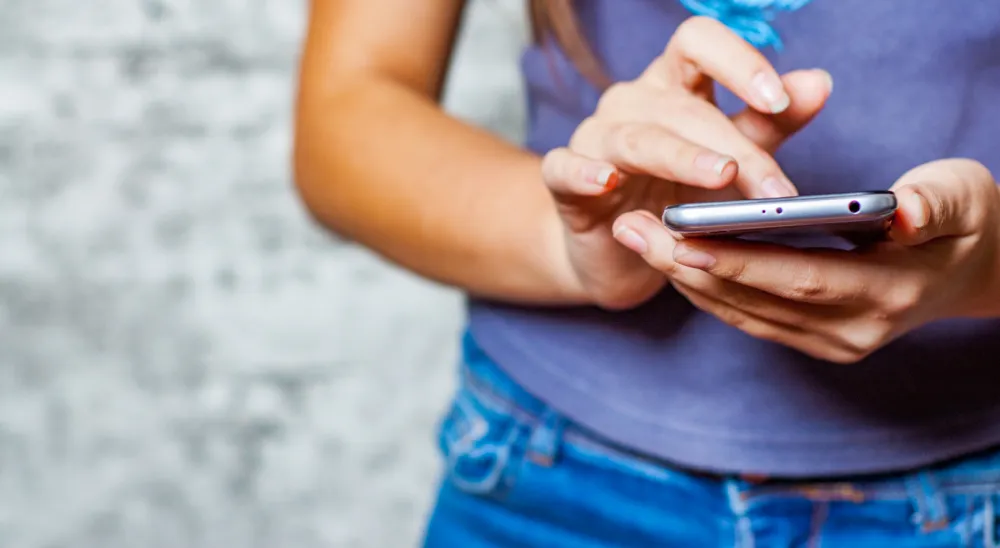 Ska man skaffa kontantkort eller mobilabonnemang?